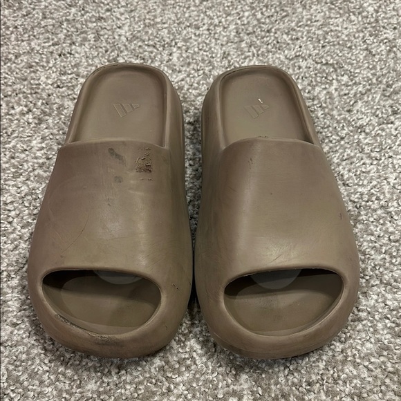 Adidas Yeezy Slides Brown Slip On Sandal Shoes AS IS - Picture 1 of 14